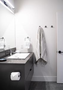 Ένα μπάνιο στο Villa 23 Cabot Peaks by Revelstoke Vacations +18 φωτογραφίες
