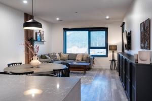 Χώρος καθιστικού στο Villa 23 Cabot Peaks by Revelstoke Vacations