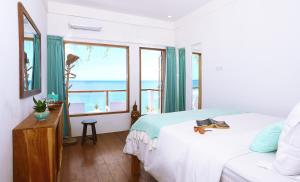 Postel nebo postele na pokoji v ubytování Bale Bingin Beachfront Stay