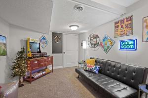 Posezení v ubytování 3BR free parking free Wi-Fi near dntown St Paul