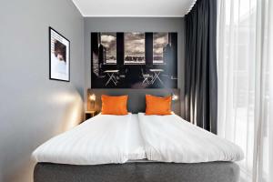 Llit o llits en una habitació de Aiden by Best Western Stockholm Arlanda Airport