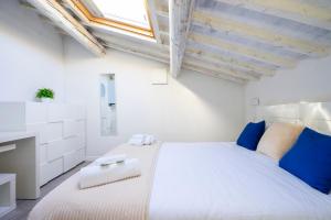 Postel nebo postele na pokoji v ubytování "Le Cure Home" Appartamento con 2 Camere Matrimoniali, Terrazzo