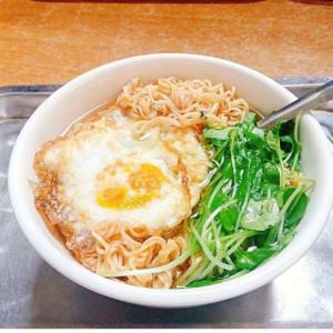 - un bol de nouilles avec un œuf en haut dans l'établissement Huế Thơ Homestay, à Hue 39 autres photos