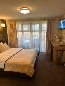 Un pat sau paturi într-o cameră la ANCA RESORT & SPA - Transilvania