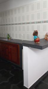 a kitchen with a counter top with a toy on it at Hermoso apartamento Duplex in Guaduas