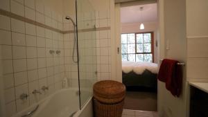 Un baño de The Fernglen Forest Retreat