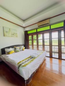 Postel nebo postele na pokoji v ubytování Pool Villa Kiang Na Mae Rim + 36 fotografií