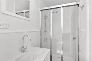 Un baño de Pipers Rest