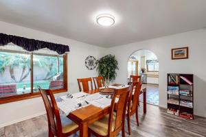 a dining room with a table and chairs at Bentons Oasis in Ventura