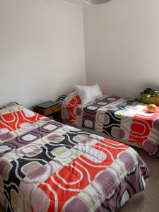 Habitación con 2 camas en una habitación en Departamento en Algarrobo, en Algarrobo