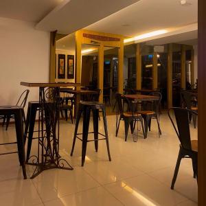 Restaurace v ubytování Fata Hotel by Project Borneo