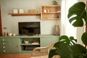 Televízia a/alebo spoločenská miestnosť v ubytovaní Salamanca Rentals - Apartamento con terraza a 1 minuto de la Plaza Mayor