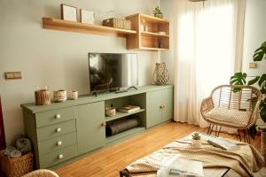 Televízia a/alebo spoločenská miestnosť v ubytovaní Salamanca Rentals - Apartamento con terraza a 1 minuto de la Plaza Mayor
