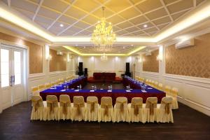 a large banquet hall with a long table and chairs at New Surya Hotel in Banyuwangi