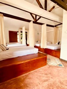 Un pat sau paturi într-o cameră la Hostal Patio del Río