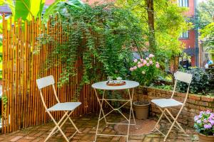 a table and chairs in front of a fence at Wuyu Hotel Independent villa- Immersive Chinese Cultural Experience in Chongqing +82 photos