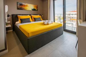 Postel nebo postele na pokoji v ubytování First Joy Hotel