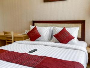 Postel nebo postele na pokoji v ubytování Svarna Suites Seminyak
