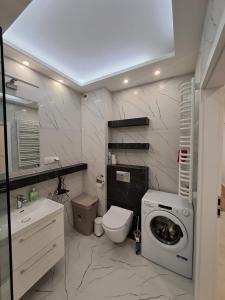 Ένα μπάνιο στο Apartamenty Orawska 14