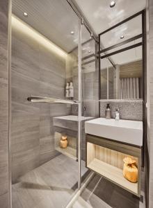 a bathroom with a sink and a mirror at Orange Hotel -Hanzhong, Taipei in Taipei
