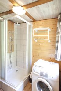 Vannituba majutusasutuses Chalet l'aubépine résidence B&B