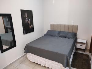 Postel nebo postele na pokoji v ubytování Xavi Studio - Proximo ao Boulevard Shopping, Av Nacoes Unidas e Nuno de Assis.
