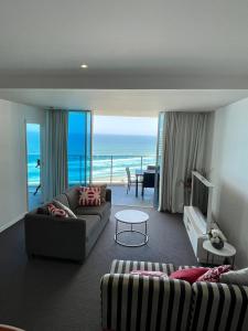 Seating area sa H Luxury Apartment at Surfers Paradise High floor