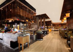 a lobby of a restaurant with a buffet at DoubleTree by Hilton Chongqing Wanzhou in Wanzhou