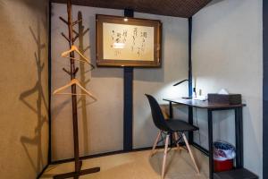 a room with a desk and a chair and a picture at Shiki Homes NATSU in Kyoto