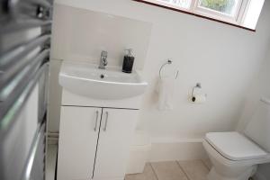 Ένα μπάνιο στο Tillyard Retreat, Ground Floor Apartment Cambridge