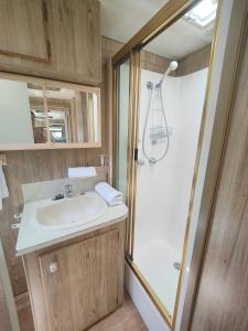 a bathroom with a sink and a shower at Mt Barker Holiday Park - Western Australia in Mount Barker