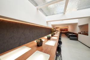 a long row of tables in a room at Hotel Leonardo da Vinci in Florence