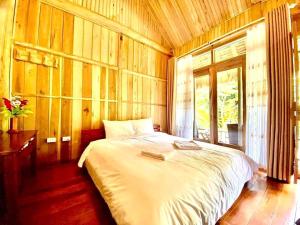 En eller flere senge i et værelse på La Maison De Buoc