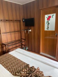 Postel nebo postele na pokoji v ubytování happy trust happy inn