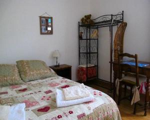 Postel nebo postele na pokoji v ubytování La Cazalère