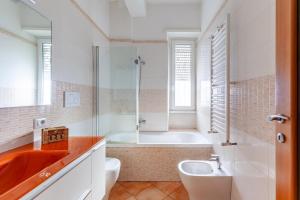 Bagno di Casa Giancarlo by Rentbeat