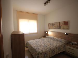 Postel nebo postele na pokoji v ubytování Moderno apartamento con piscina, jardín, cerca de la playa, ciudad y rutas de senderismo - ES-228-74 + 2 fotografie