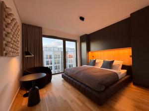 a bedroom with a bed and a table and a window at Townhouse Alaunpark in Dresden