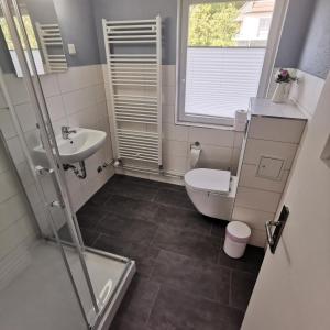 Koupelna v ubytování Boddenferienhaus - 11 Seemannsgarn