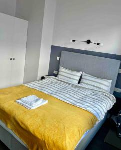 a bedroom with a bed with a yellow blanket at Small studio in Notting Hill in London