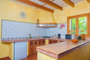 A kitchen or kitchenette at Aubadallet