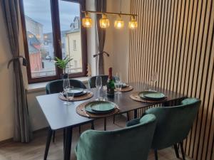 Fotografie z fotogalerie ubytování maremar - Design Maisonette Altstadt - 4 Pers - 57qm - Luxus Boxspringbett - Küche - Arbeitsplatz - privater Parkplatz v destinaci Greiz
