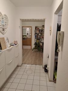Knihovna v apartmánu