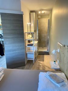 Koupelna v ubytování Saint-Aubin-Sur-Mer: Bel appartement traversant