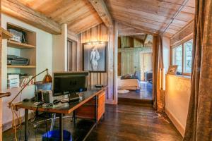 Una cama o camas en una habitación de Le Chalet à Val d'Isère 2 fotos más
