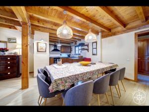 a dining room with a table and chairs at PASSARELLS de Alma de Nieve in Gessa +32 photos