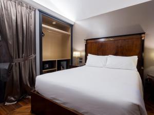 Postel nebo postele na pokoji v ubytování The Glam Boutique Hotel & Apt