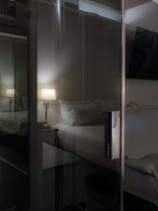 Postel nebo postele na pokoji v ubytování The Glam Boutique Hotel & Apt