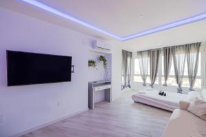 Telewizja i/lub zestaw kina domowego w obiekcie Sun Apartments