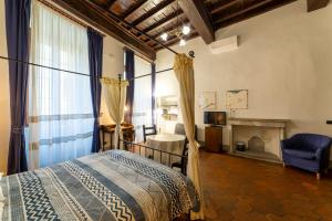 a bedroom with a bed and a fireplace at La Residenza del Proconsolo in Florence